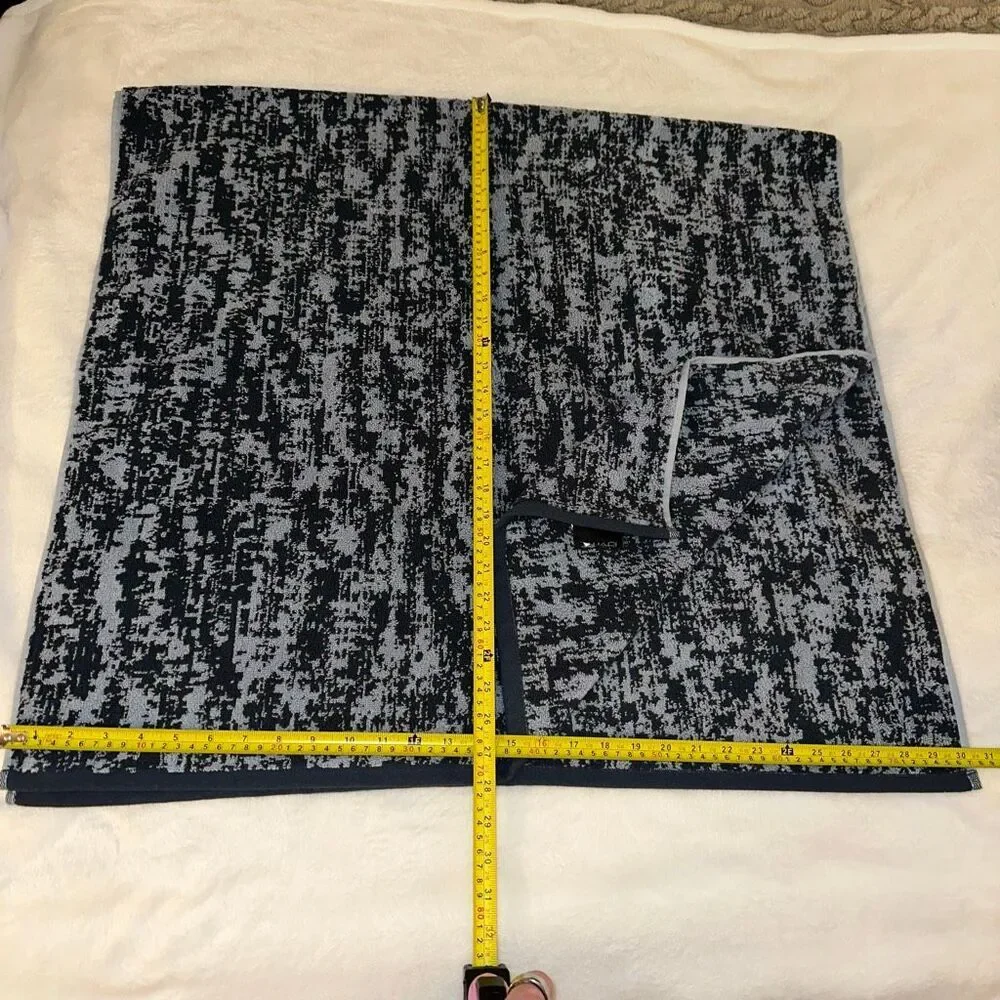 Tahari Home Bath Towel Set 8 Pieces Navy and Light Blue Abstract Pattern MWT